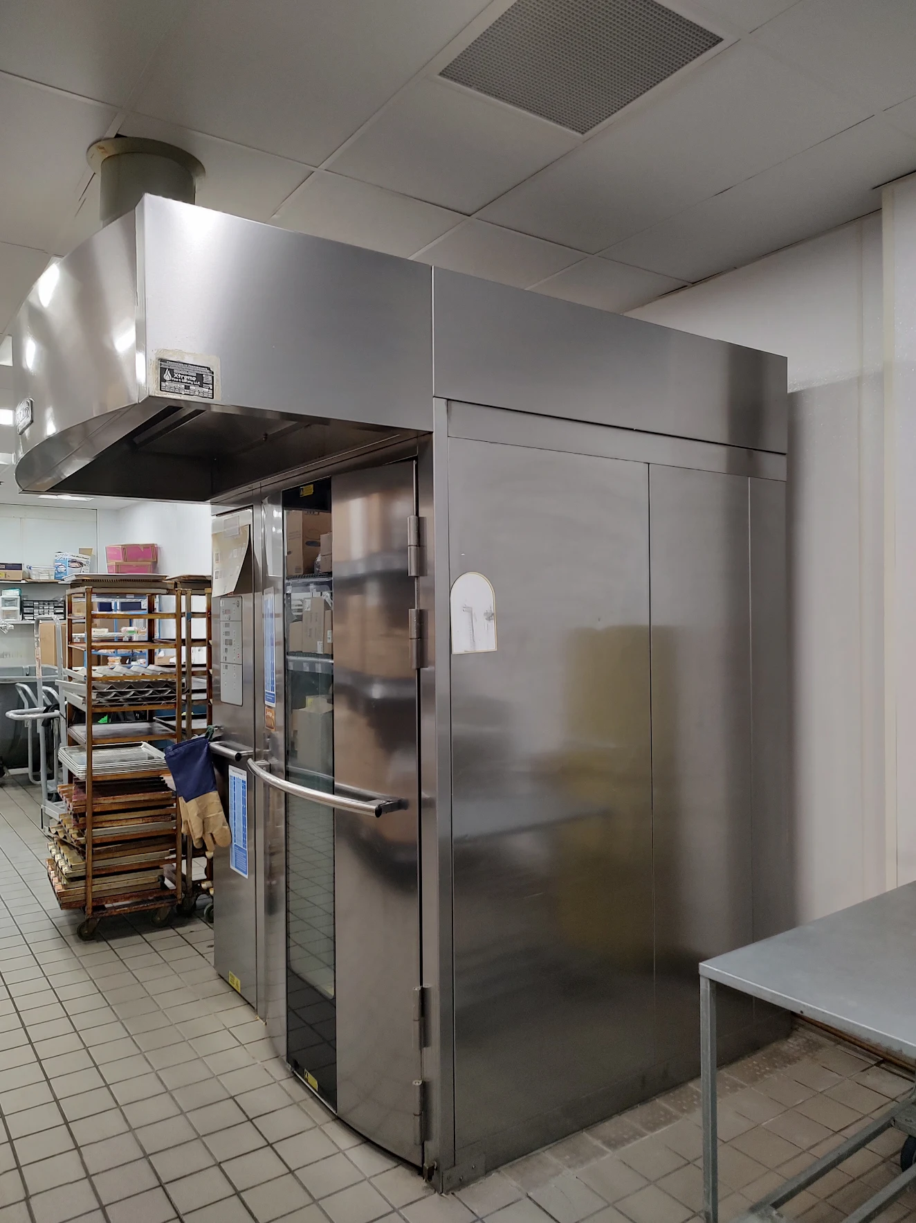 A squeeky clean kitchen by the Crystal Clean Cleaning Company, 