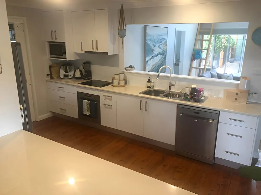 spotless and shiny kitchen cleaned up